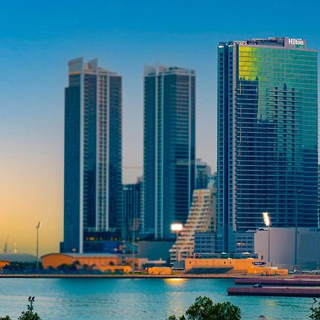 Hilton Bahrain Hotel Манама Екстериор снимка Marina skyline