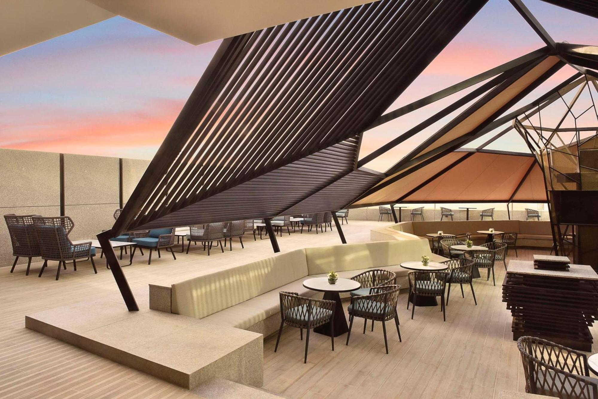 Hilton Bahrain Hotel Манама Екстериор снимка The Sky Bar