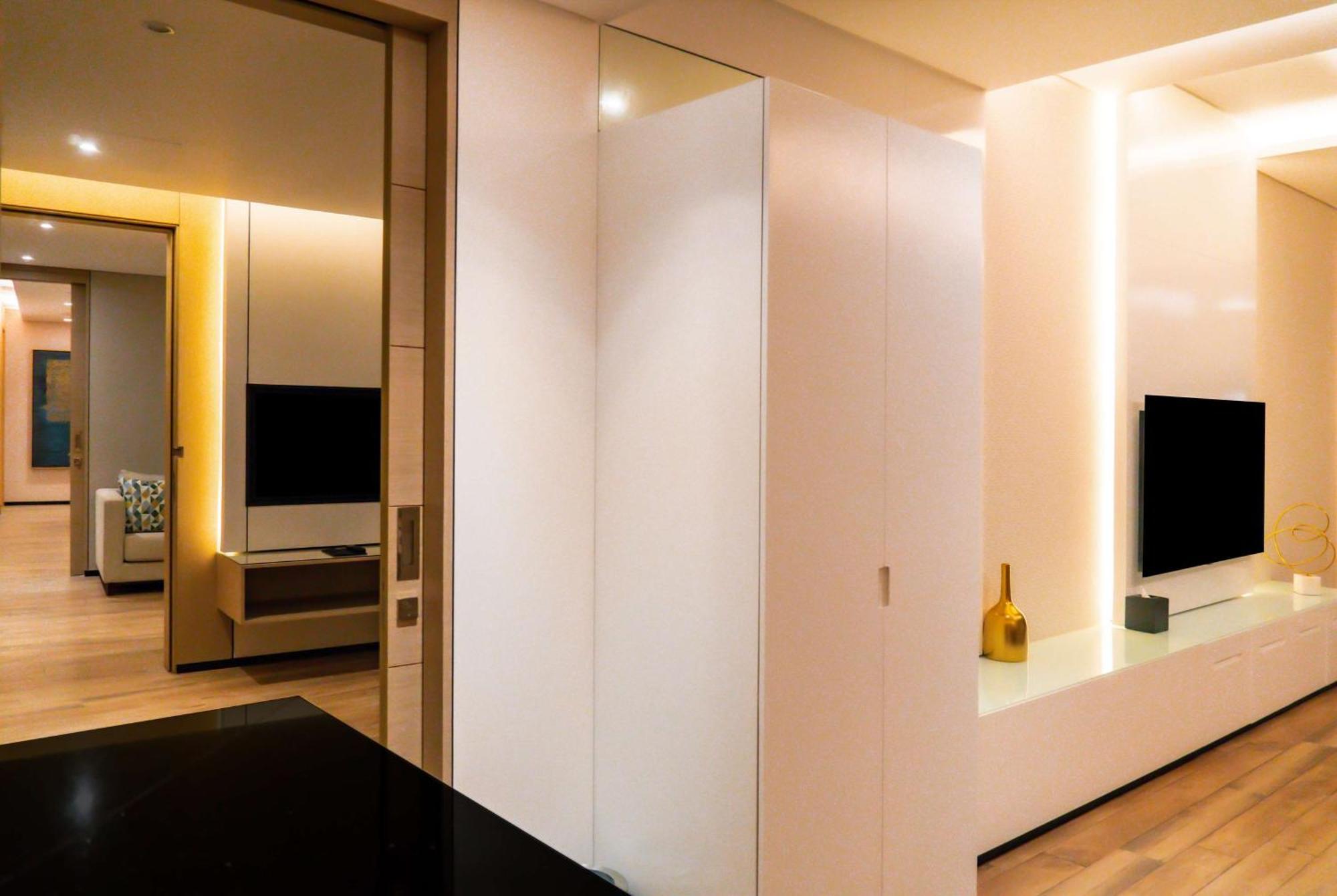 Hilton Bahrain Hotel Манама Екстериор снимка A room with a high-gloss finish