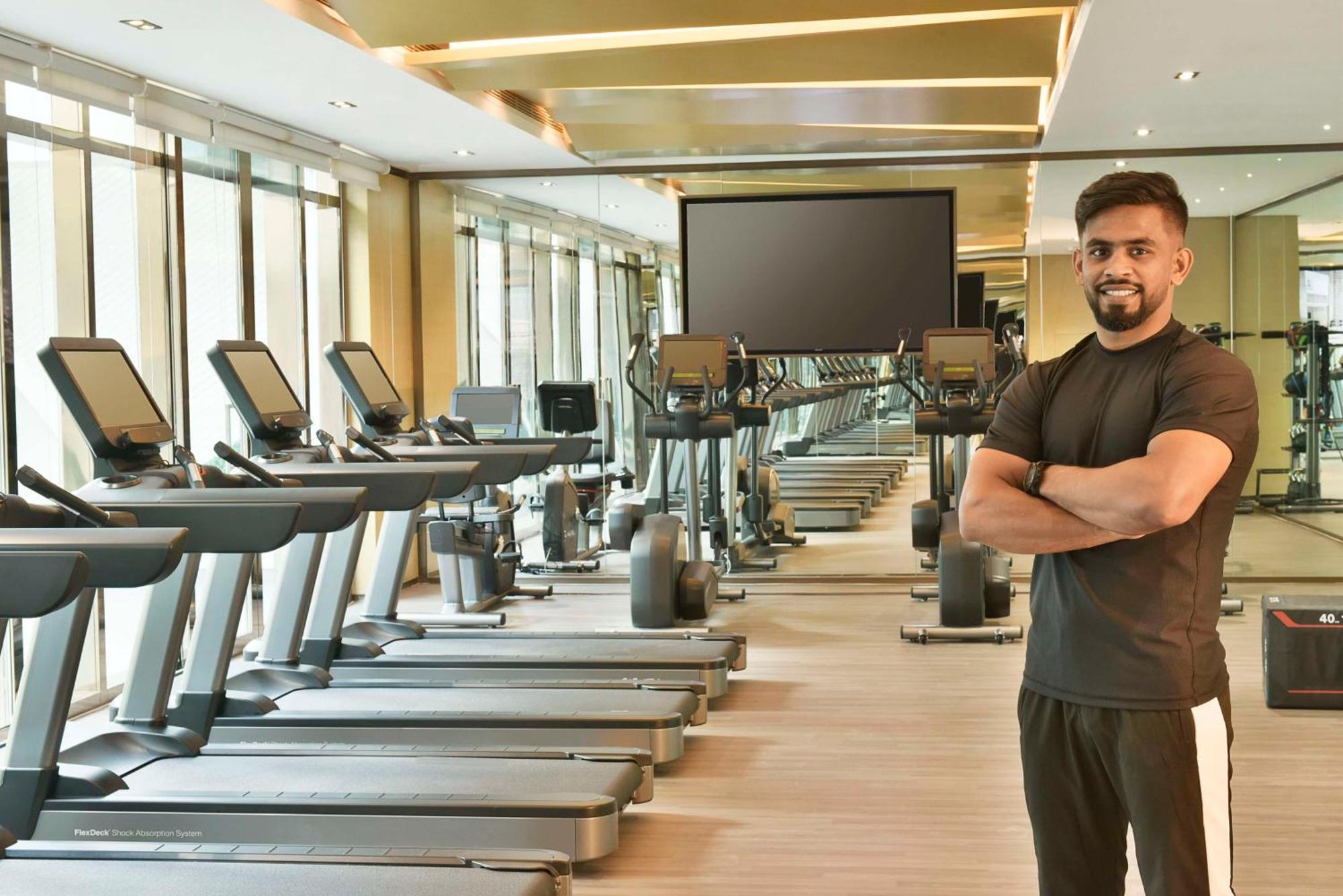 Hilton Bahrain Hotel Манама Екстериор снимка Personal trainer in a gym